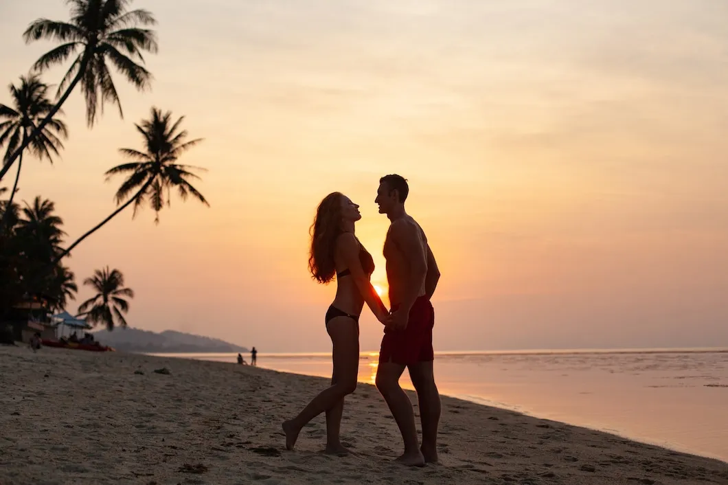goa beach couple